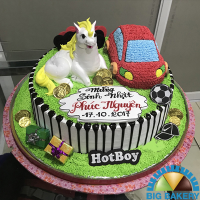 Bánh sinh nhật tặng bé trai trang trí ô tô - Thu Hường Bakery